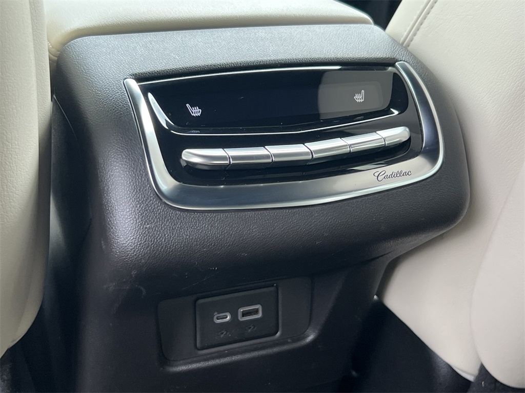 Vehicle image 12 of 41