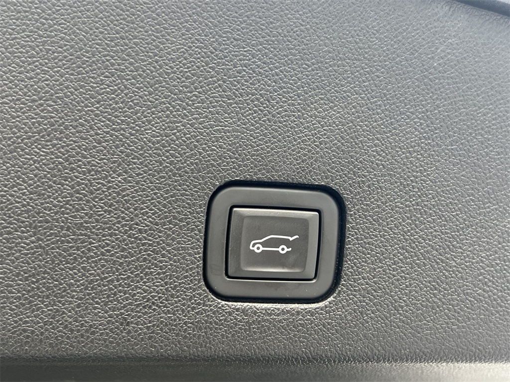Vehicle image 25 of 41