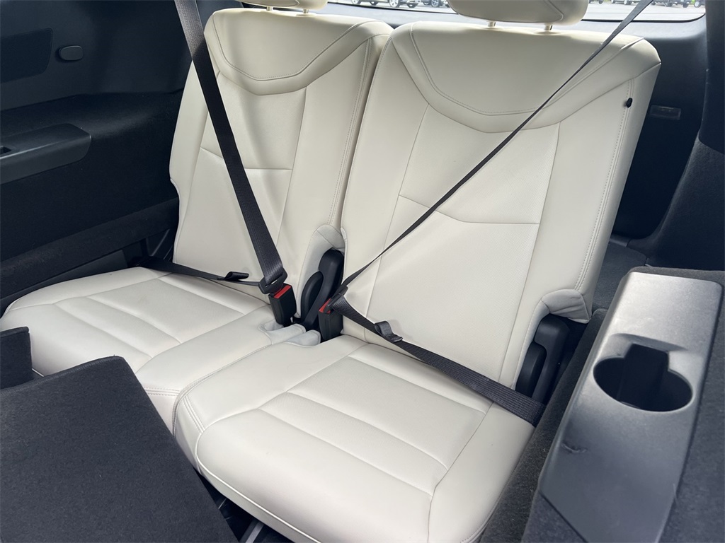 Vehicle image 13 of 41
