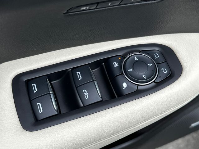 Vehicle image 34 of 38