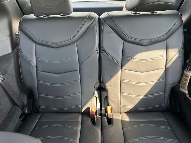 Vehicle image 18 of 38
