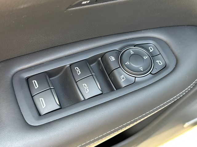 Vehicle image 24 of 38
