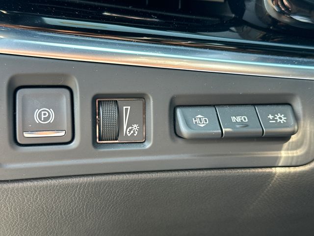 Vehicle image 25 of 38