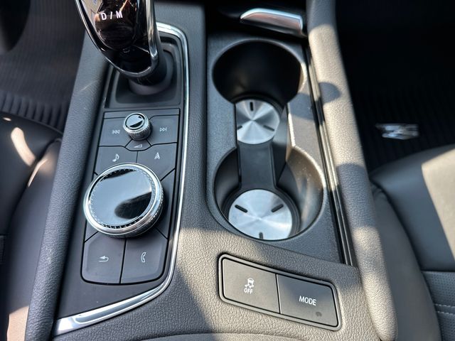 Vehicle image 33 of 38