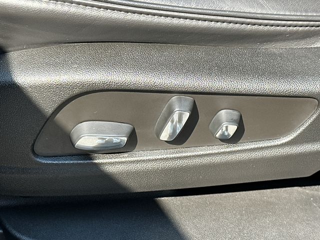 Vehicle image 37 of 38