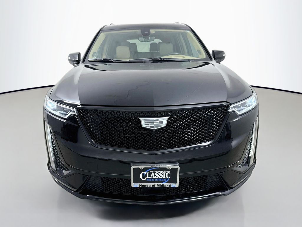 2023 Cadillac XT6 Sport Image 2 of 35