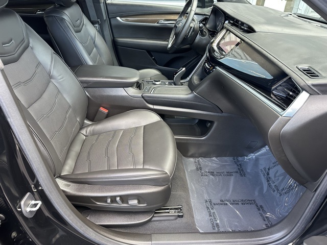 Vehicle image 17 of 50