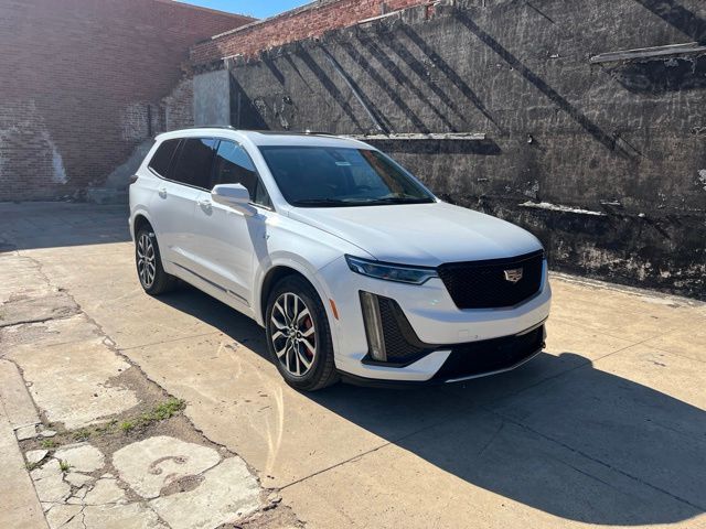 2023 Cadillac XT6 Sport Image 3 of 40