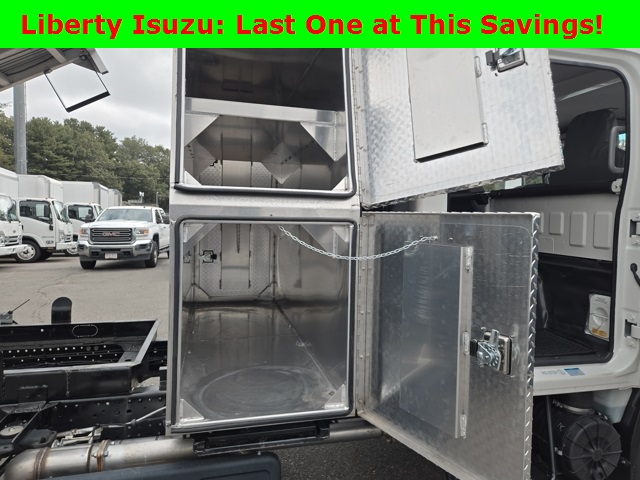 2023 Chevrolet 5500HD LCF Diesel Base Image 4 of 21