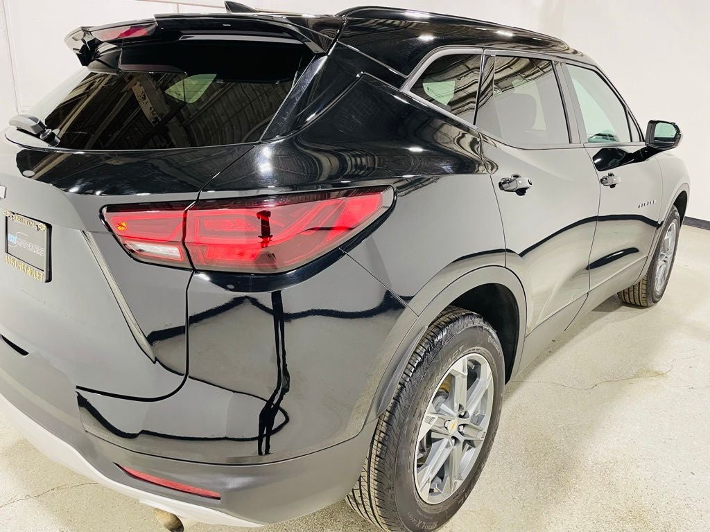 Vehicle image 28 of 103
