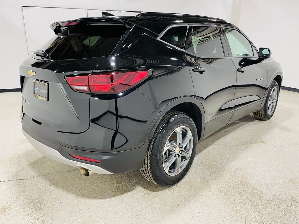 Vehicle image 27 of 103