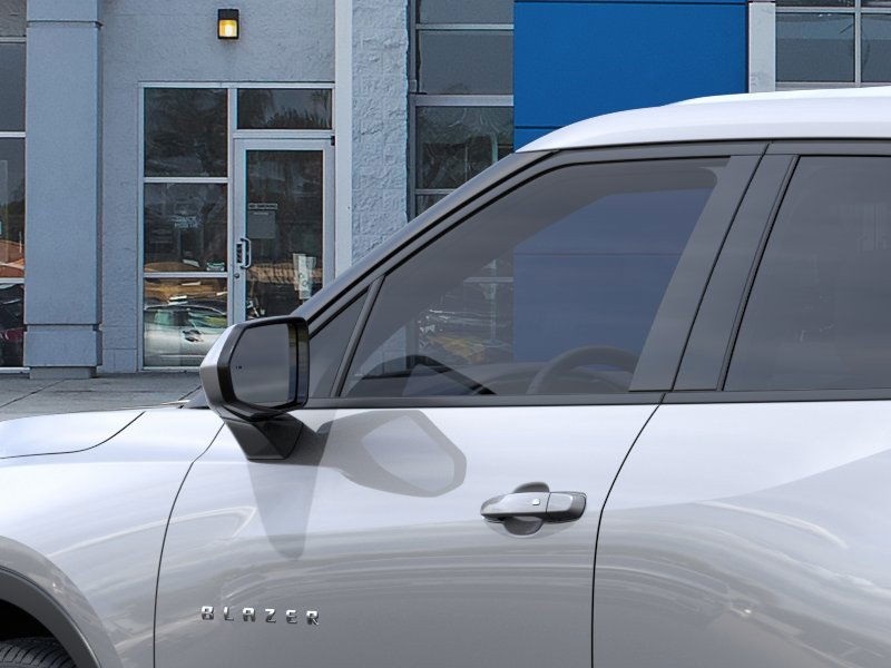 Vehicle image 13 of 28