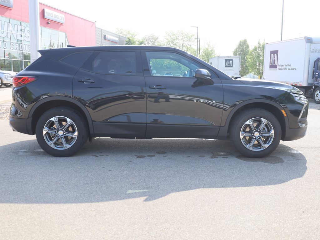 Vehicle image 5 of 44