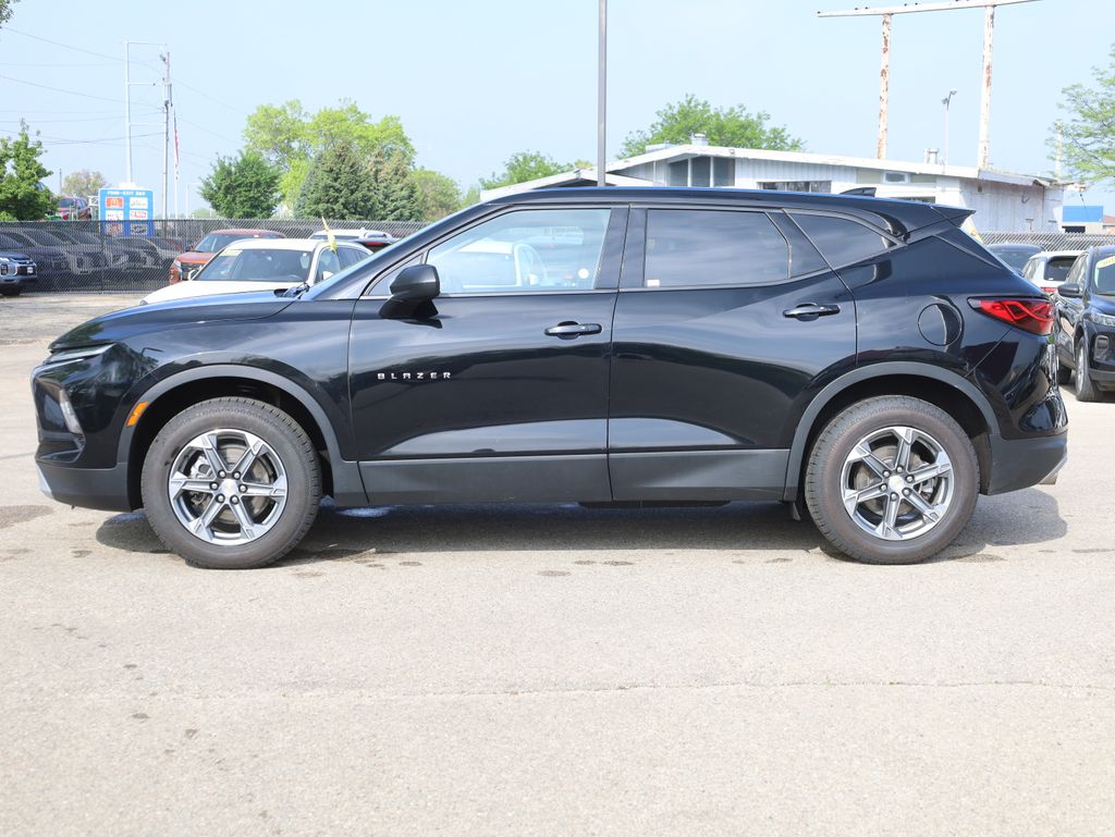 Vehicle image 9 of 44