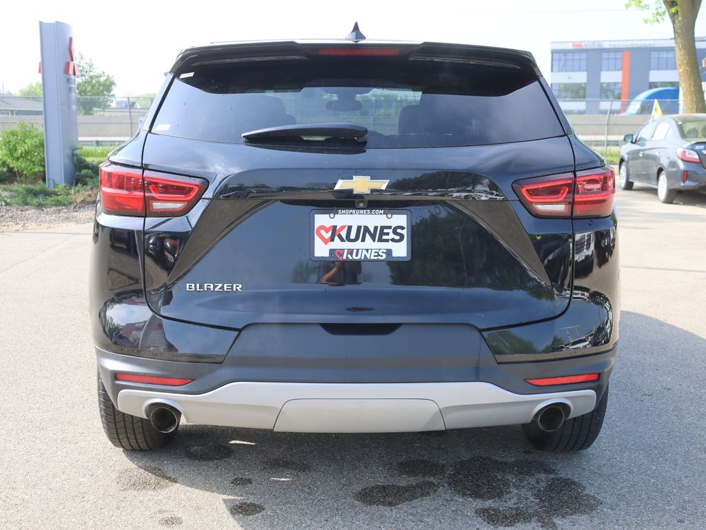 Vehicle image 7 of 44