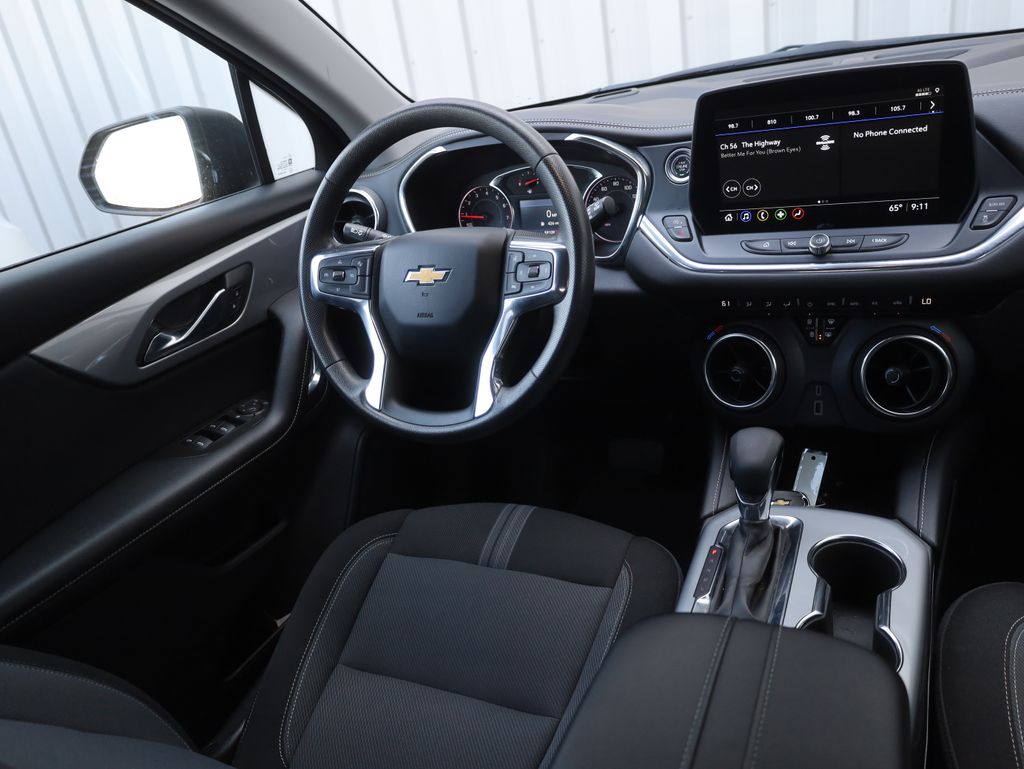 Vehicle image 17 of 44