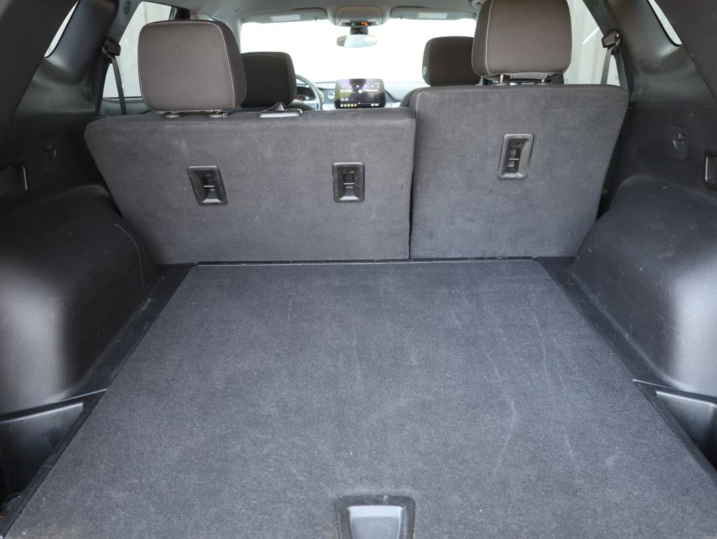Vehicle image 21 of 44