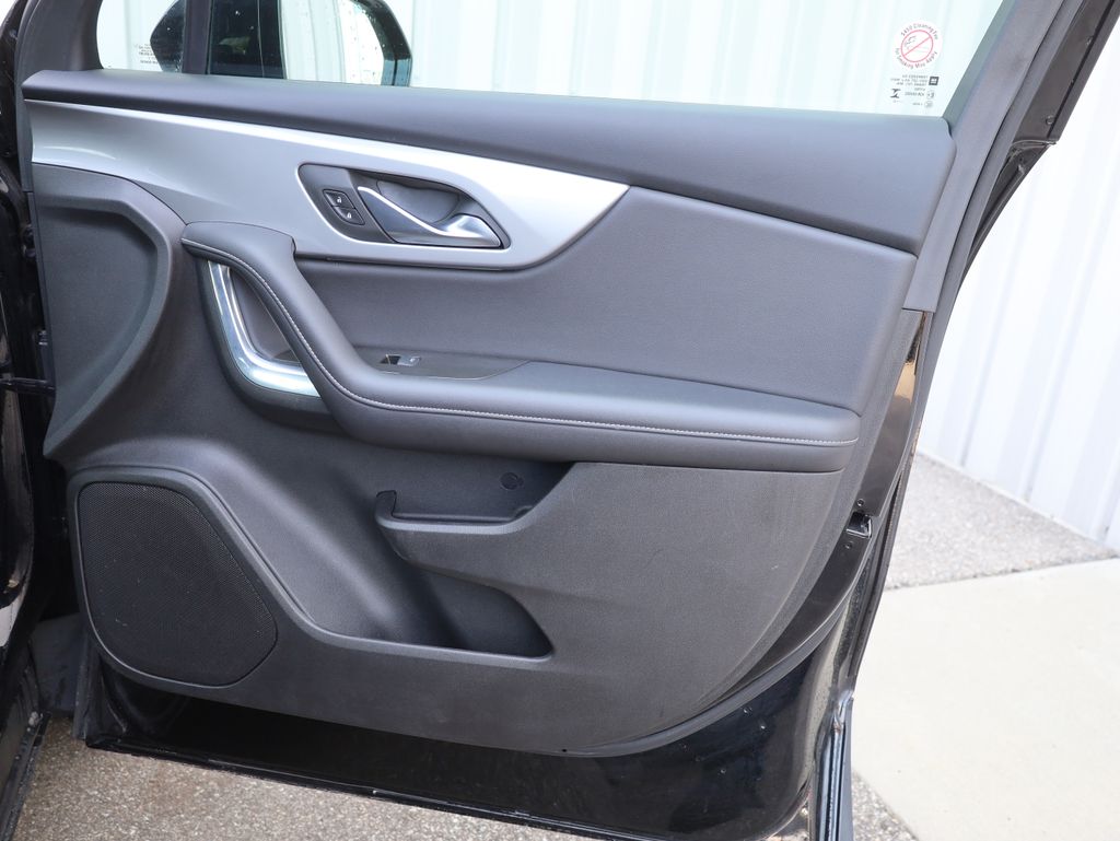 Vehicle image 13 of 44