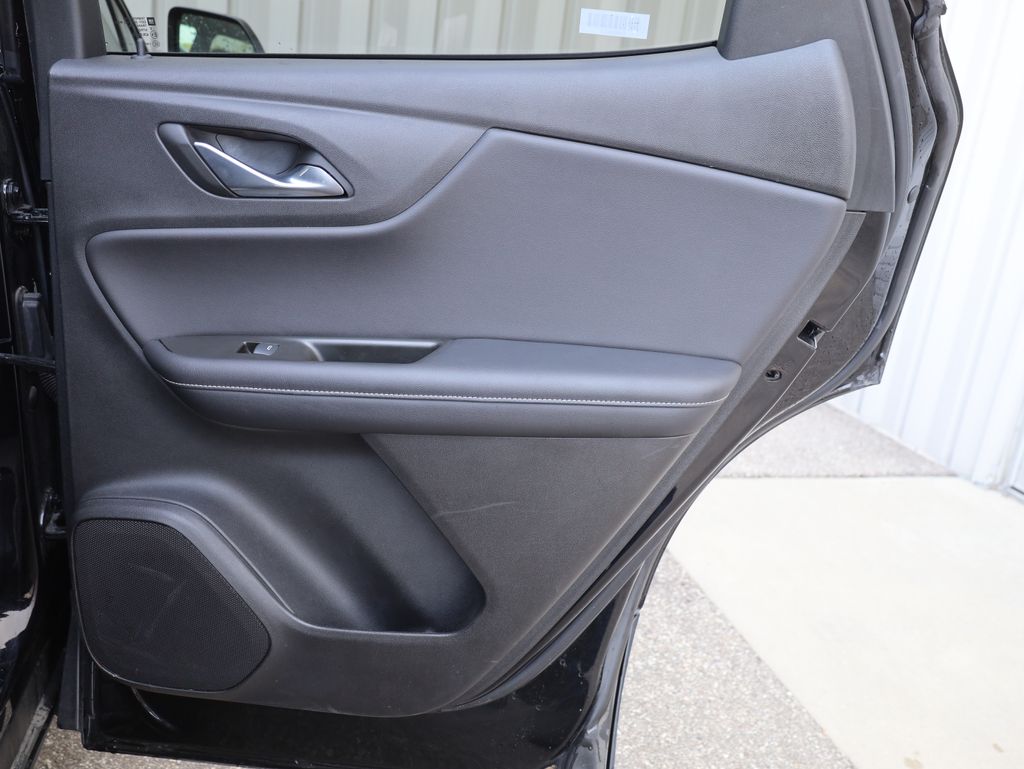 Vehicle image 16 of 44