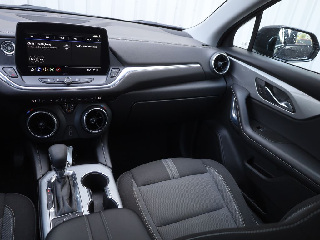 Vehicle image 19 of 44