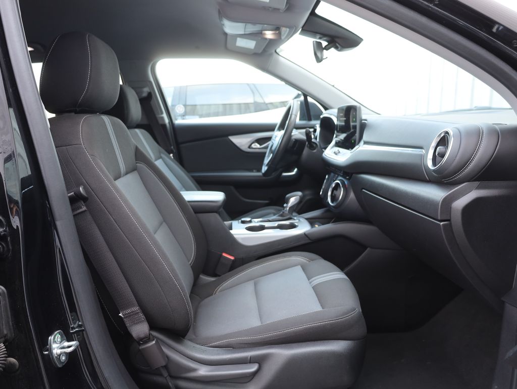 Vehicle image 11 of 44