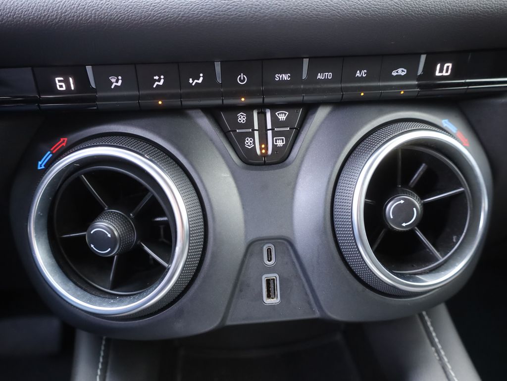 Vehicle image 33 of 44