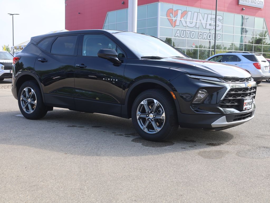 Vehicle image 4 of 44
