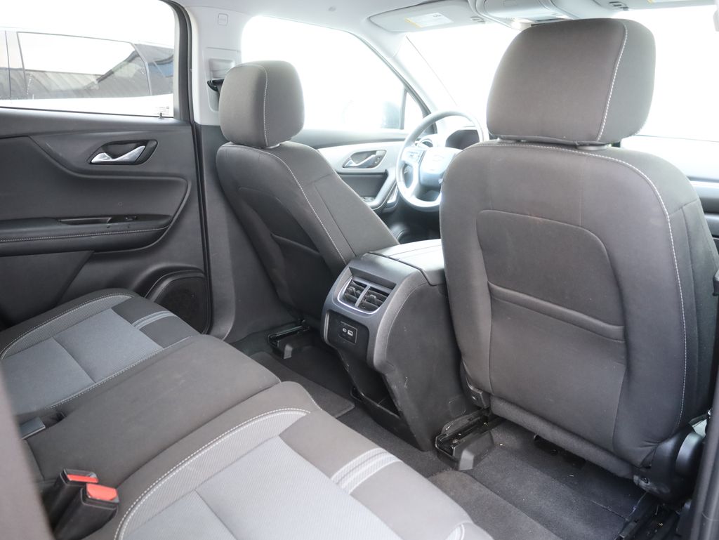 Vehicle image 15 of 44