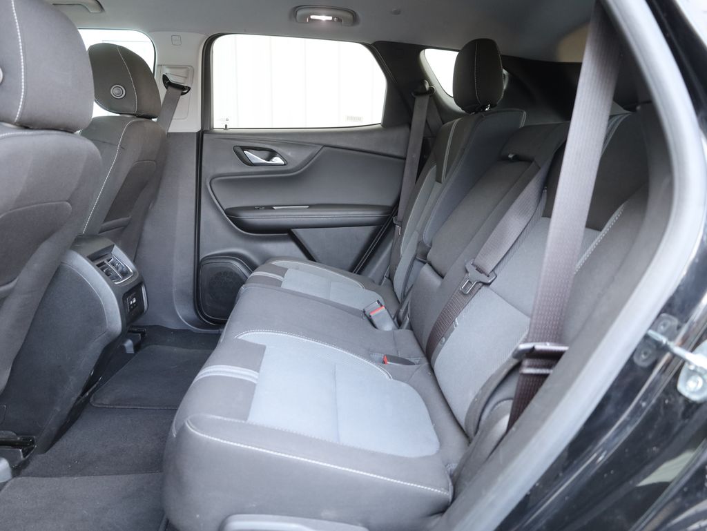 Vehicle image 23 of 44