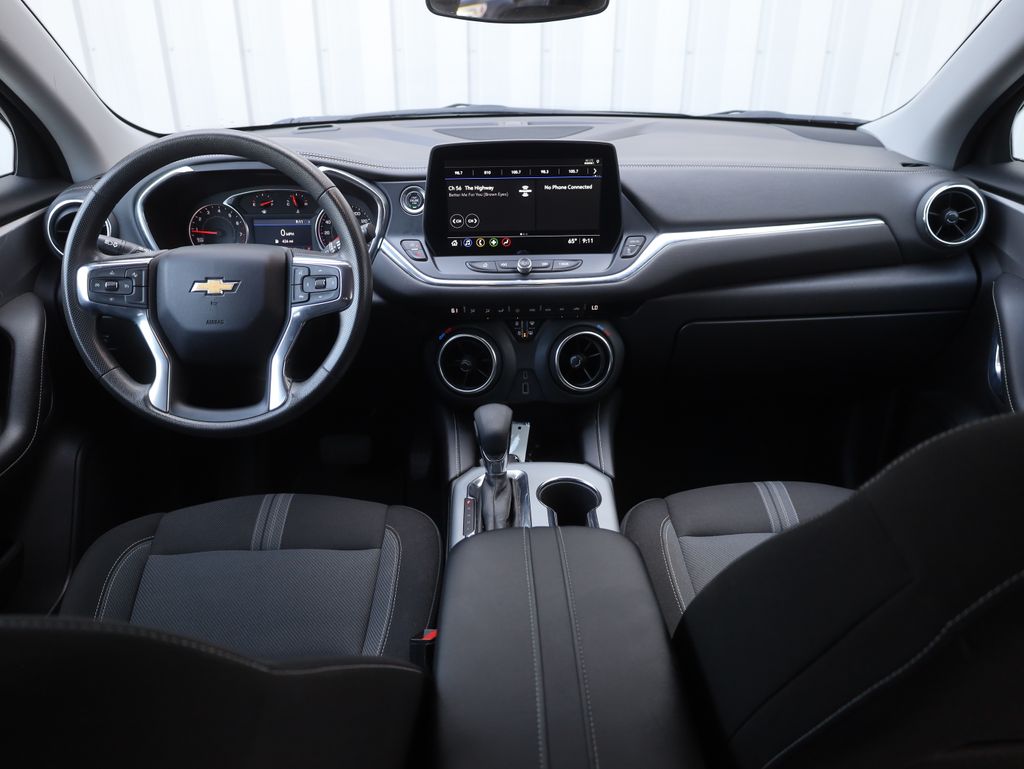 Vehicle image 20 of 44