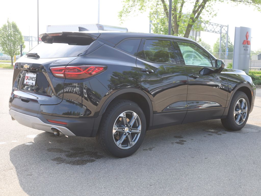 Vehicle image 6 of 44