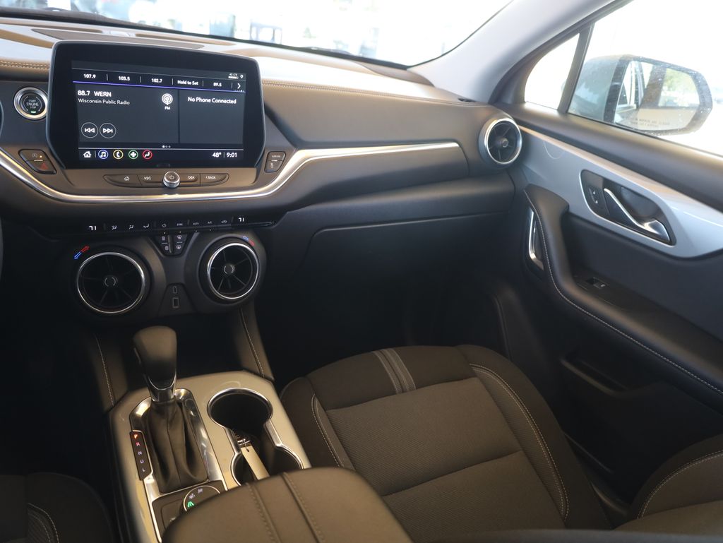 Vehicle image 19 of 42