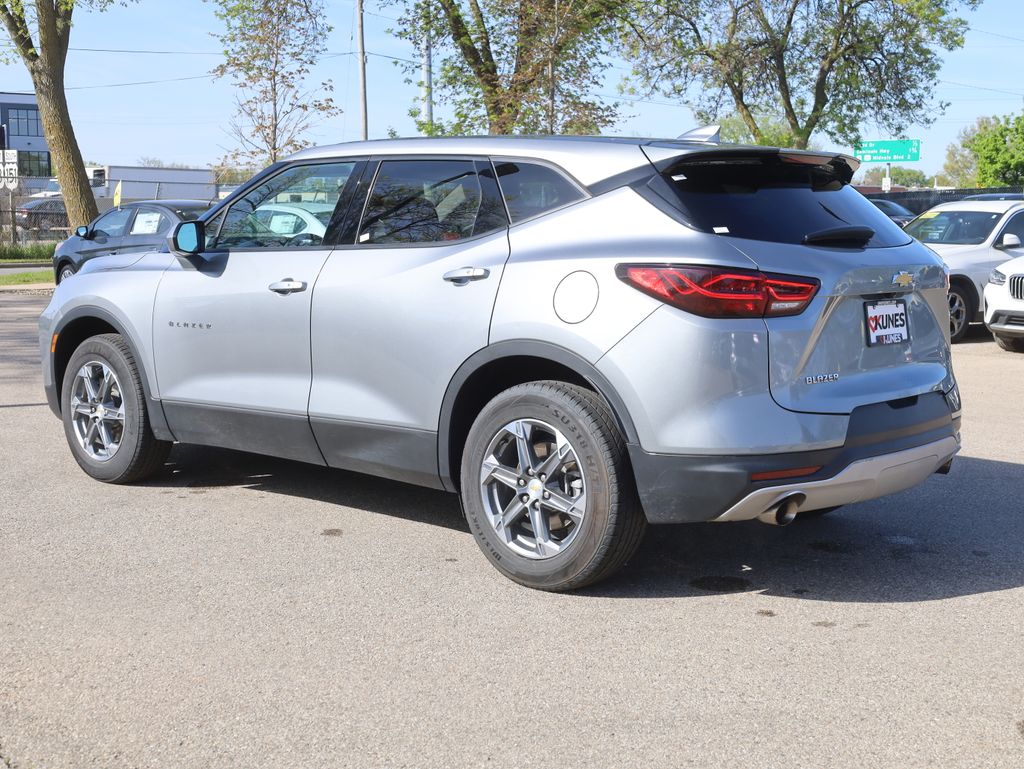 Vehicle image 8 of 42
