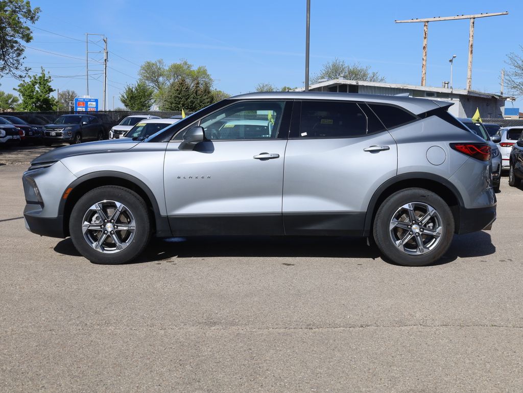 Vehicle image 9 of 42