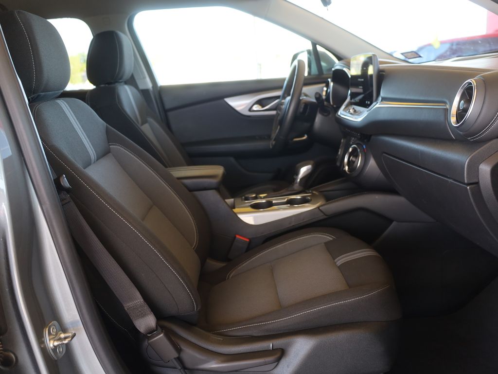 Vehicle image 11 of 42