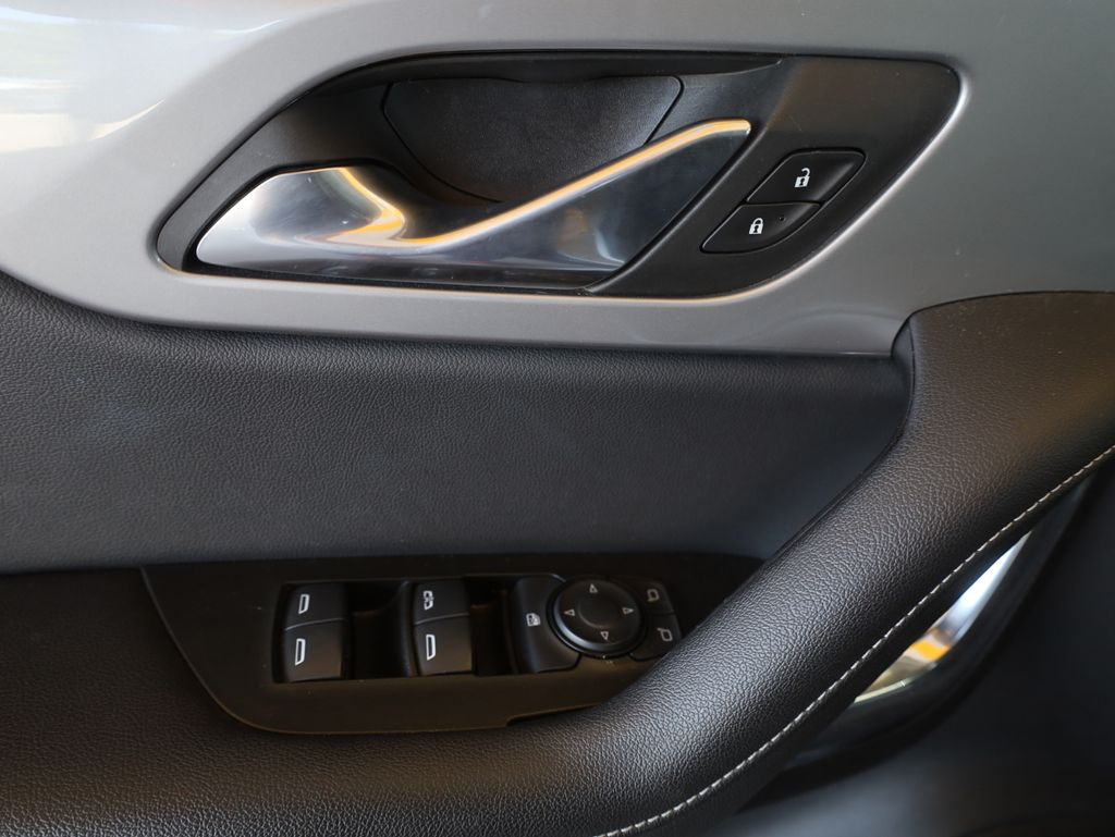 Vehicle image 29 of 42