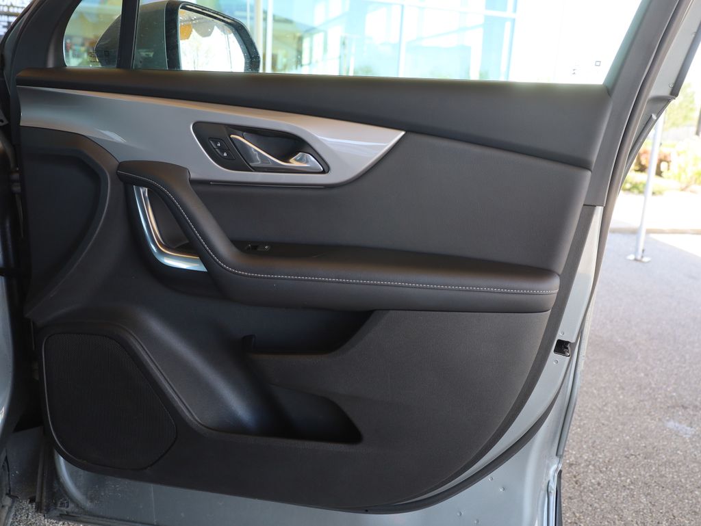 Vehicle image 13 of 42