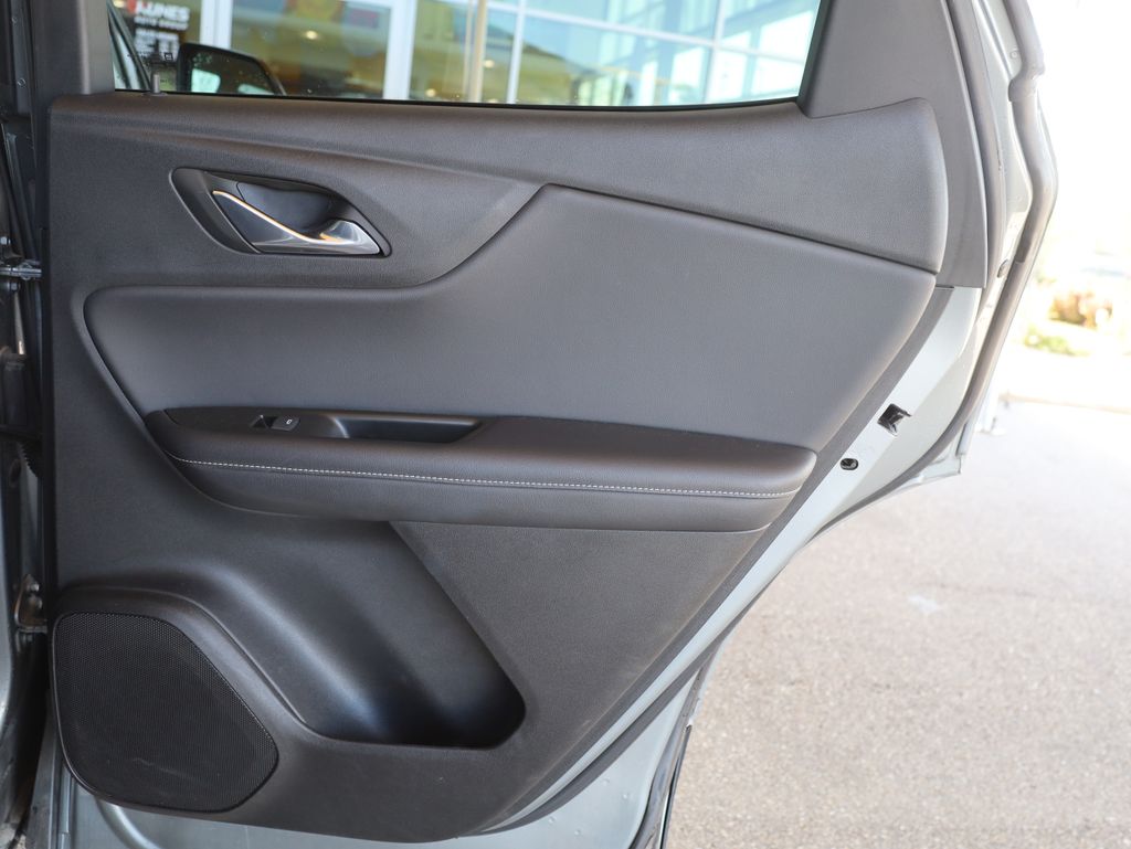 Vehicle image 16 of 42