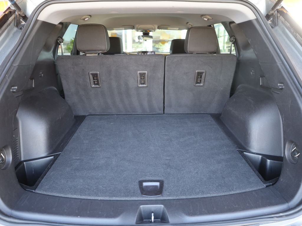 Vehicle image 21 of 42