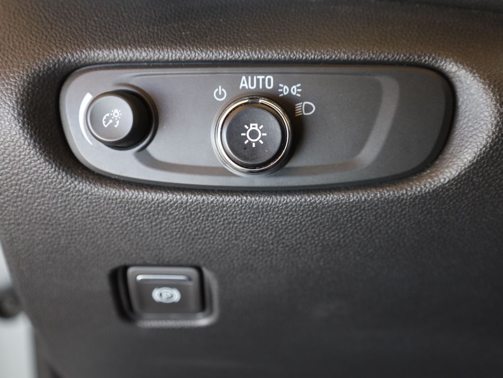 Vehicle image 30 of 42