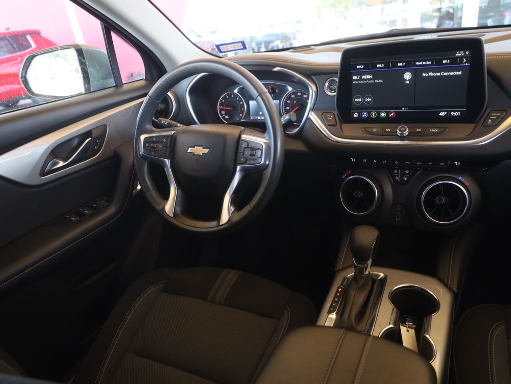 Vehicle image 17 of 42