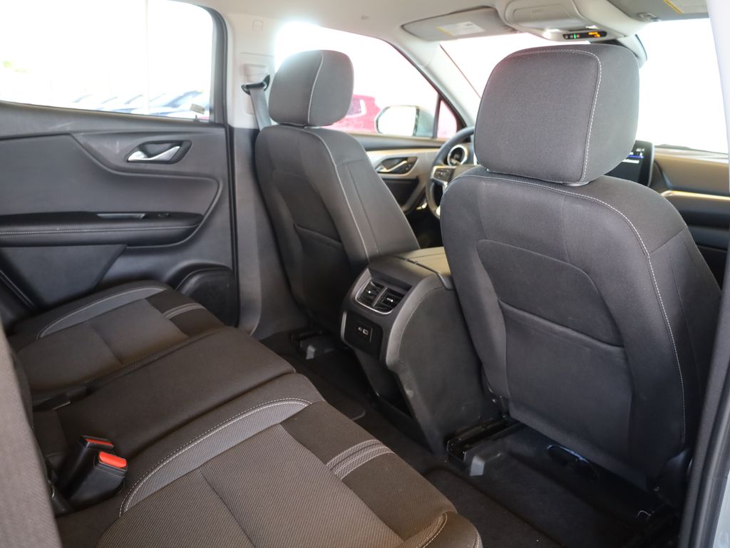 Vehicle image 15 of 42