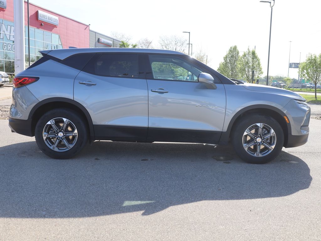 Vehicle image 5 of 42