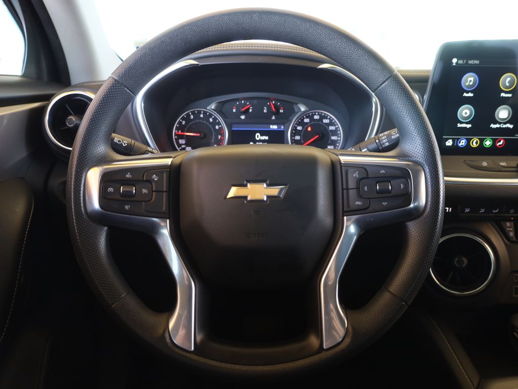 Vehicle image 40 of 42