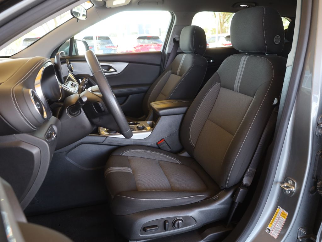 Vehicle image 26 of 42