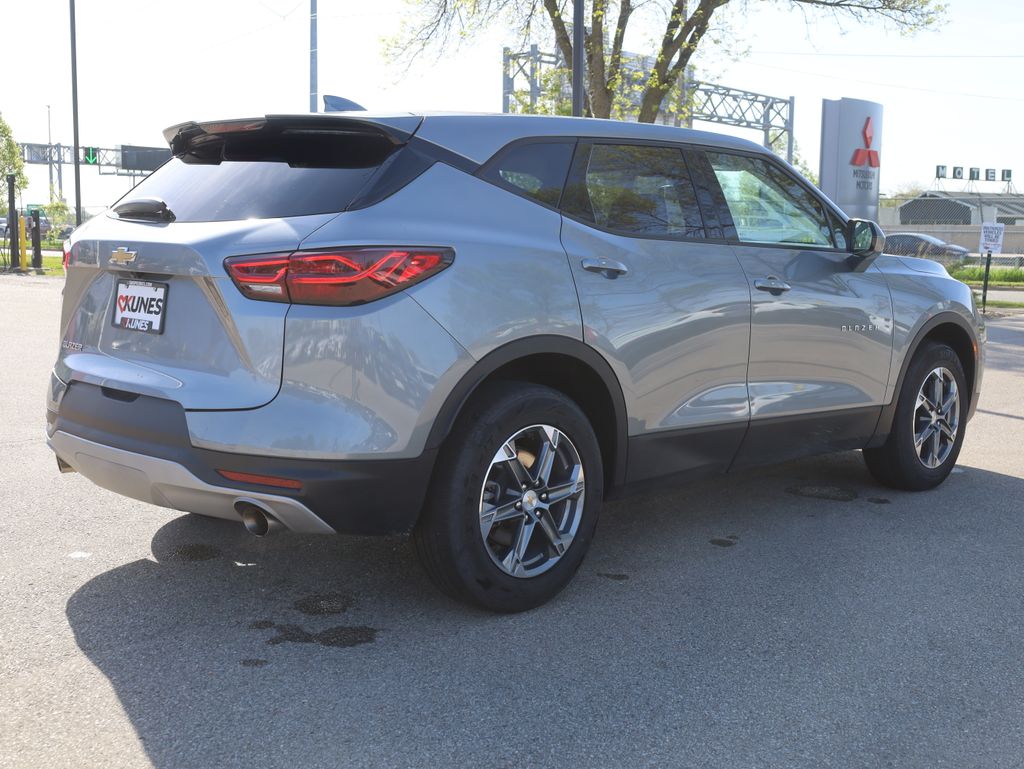 Vehicle image 6 of 42