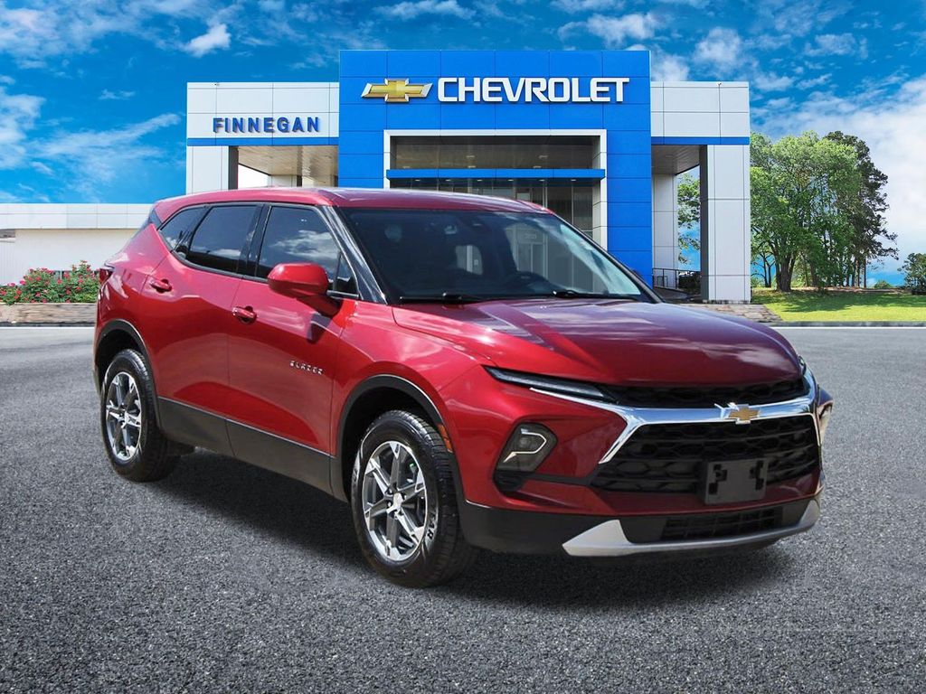 2023 Chevrolet Blazer LT Image 3 of 26