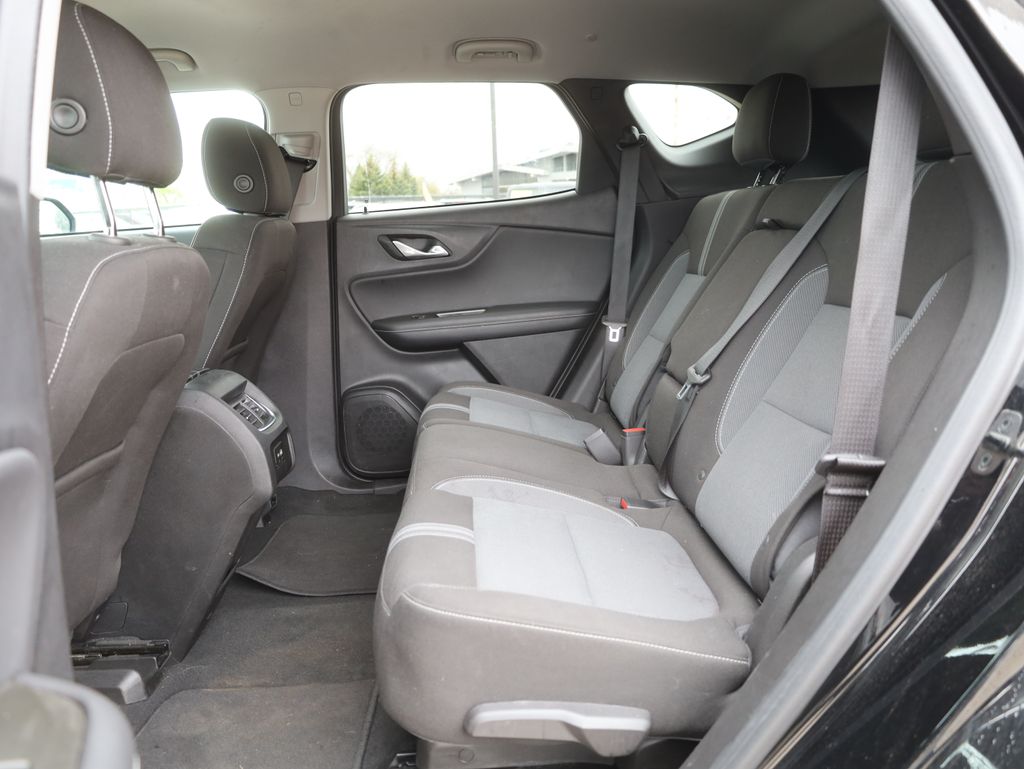Vehicle image 21 of 43