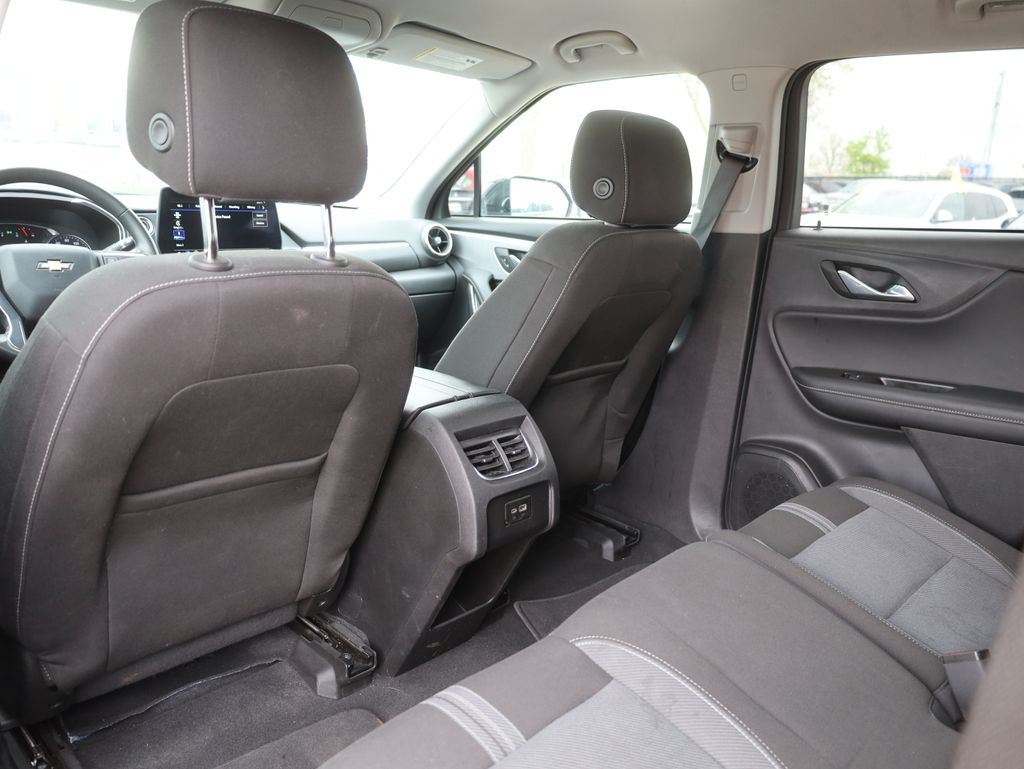 Vehicle image 22 of 43