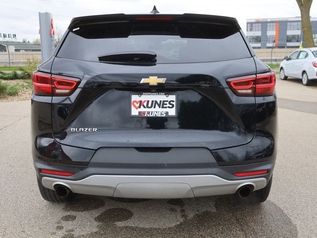 Vehicle image 9 of 43